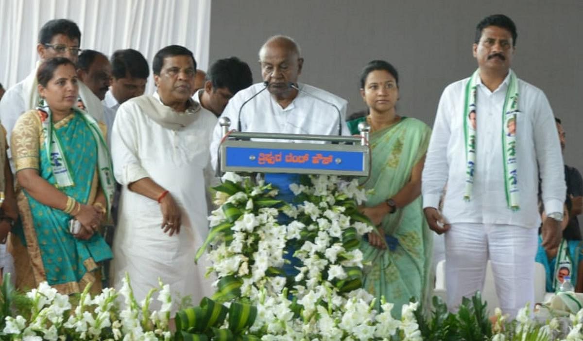 Former prime minister H D Deve Gowda speaks during a campaign for the byelections at Nagamangala, Mandya district, on Thursday.