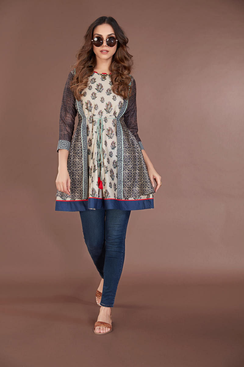 A kurti is indispensable for a contemporary woman’s wardrobe.