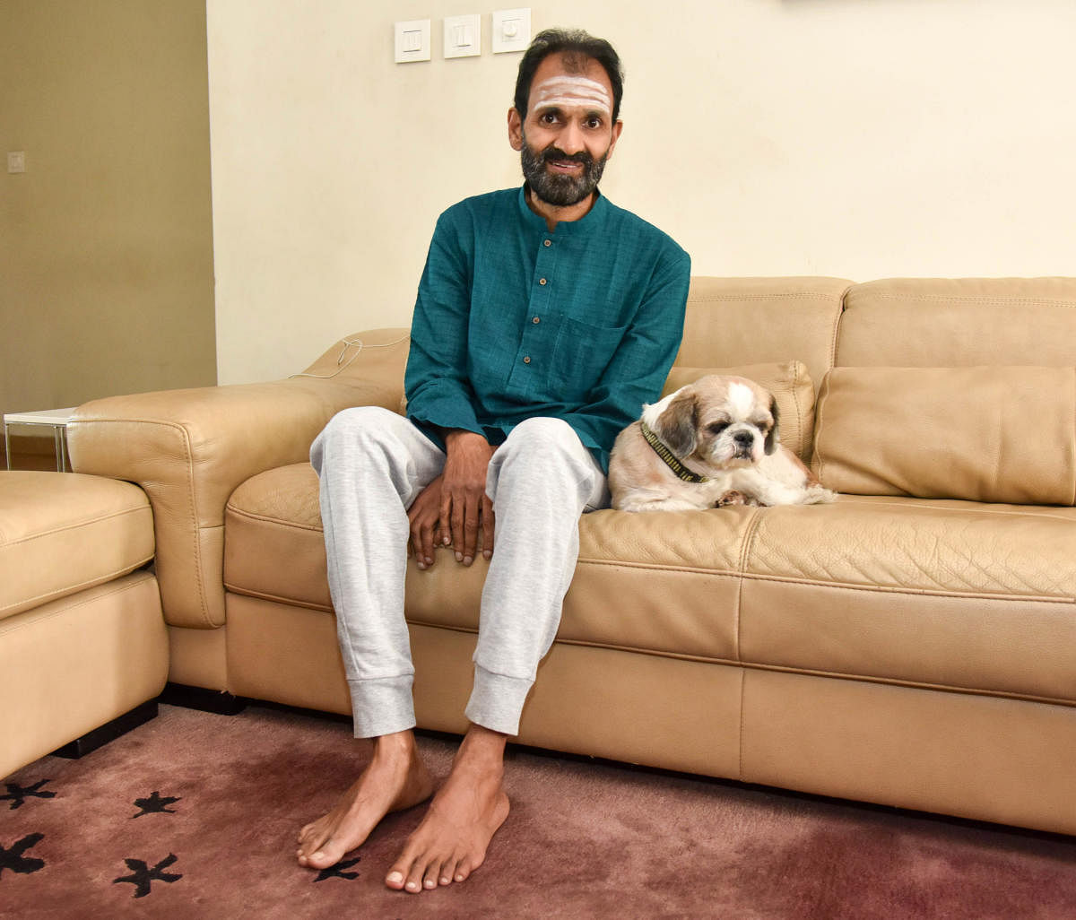 Raghavendra Rajkumar with Zook. The pet made a screen debut in ‘Siddhartha.’ DH PHOTOS BY BH SHIVAKUMAR