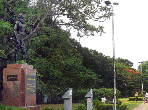 The famous Tank Bund across the Hussainsagar links the twin cities of Hyderabad and Secunderabad.  Photo by author