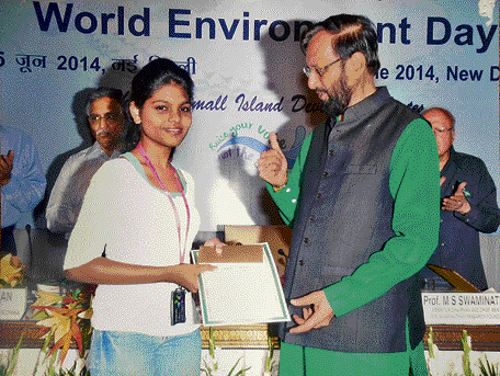 Samikshya Satpathy receives the Young Environmentalist Award  from Union  Environment and Forests Minister Prakash Javadekar.