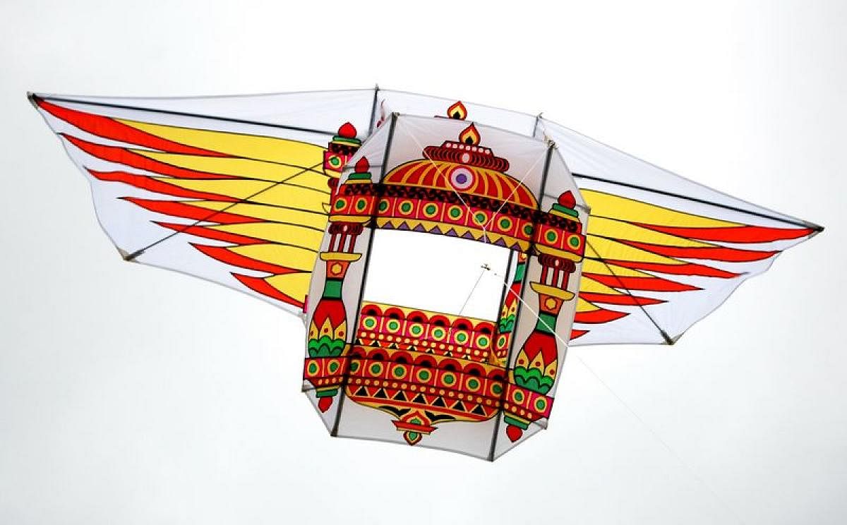 A kite of Team Mangalore designed like the Pushpak Vimana for the Third Aspire International Kite Festival at Doha, Qatar.