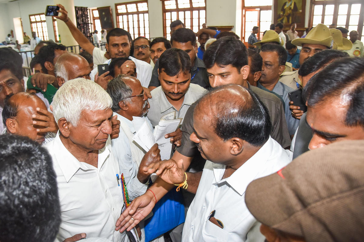 H D Kumaraswamy, Chief Minister interacting with farmers at award presentation programme by Agriculture Department at Banquet Hall, Vidhana Soudha in Bengaluru on Wednesday. Photo by S K Dinesh