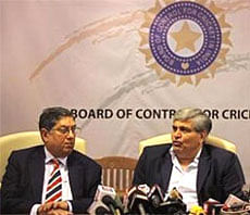 As the state units have now started questioning N Srinivasan's (Left) authority,  the Board may seek the opinion of former BCCI president Shashank Manohar (Right). File Photo