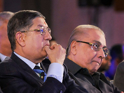 In what would come as a shot in the arm for N Srinivasan, Cricket Association of Bengal (CAB) President Jagmohan Dalmiya has extended East Zone's support to the embattled BCCI President, who is seeking a third term as the Board chief, by signing the nomination papers for the December 17 elections. PTI file photo