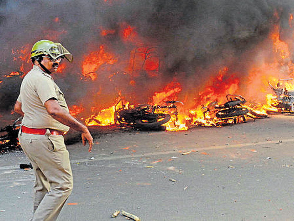 Police vehicles which were set on fire by protesters in  Chennai on Monday. DH Photo