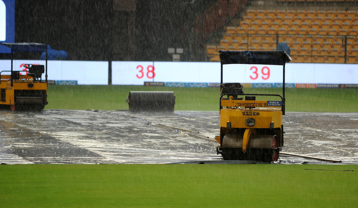 The Chinnaswamy Stadium was appreciated highly for having the best drainage system during the Annual Curators' Conclave in Mumbai. DH FILE PHOTO