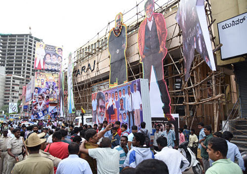 Fans gather in front of Nataraj theater on the eve of actor Rajinikath-starrer Tamil film 'Kabali'. DH PHOTO