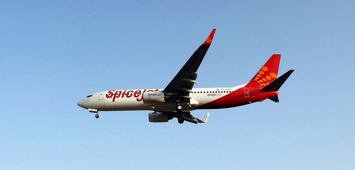 FILE PHOTO: A SpiceJet passenger aircraft prepares to land at Sardar Vallabhbhai Patel international airport in Ahmedabad, India May 19, 2016. REUTERS/Amit Dave/File Photo