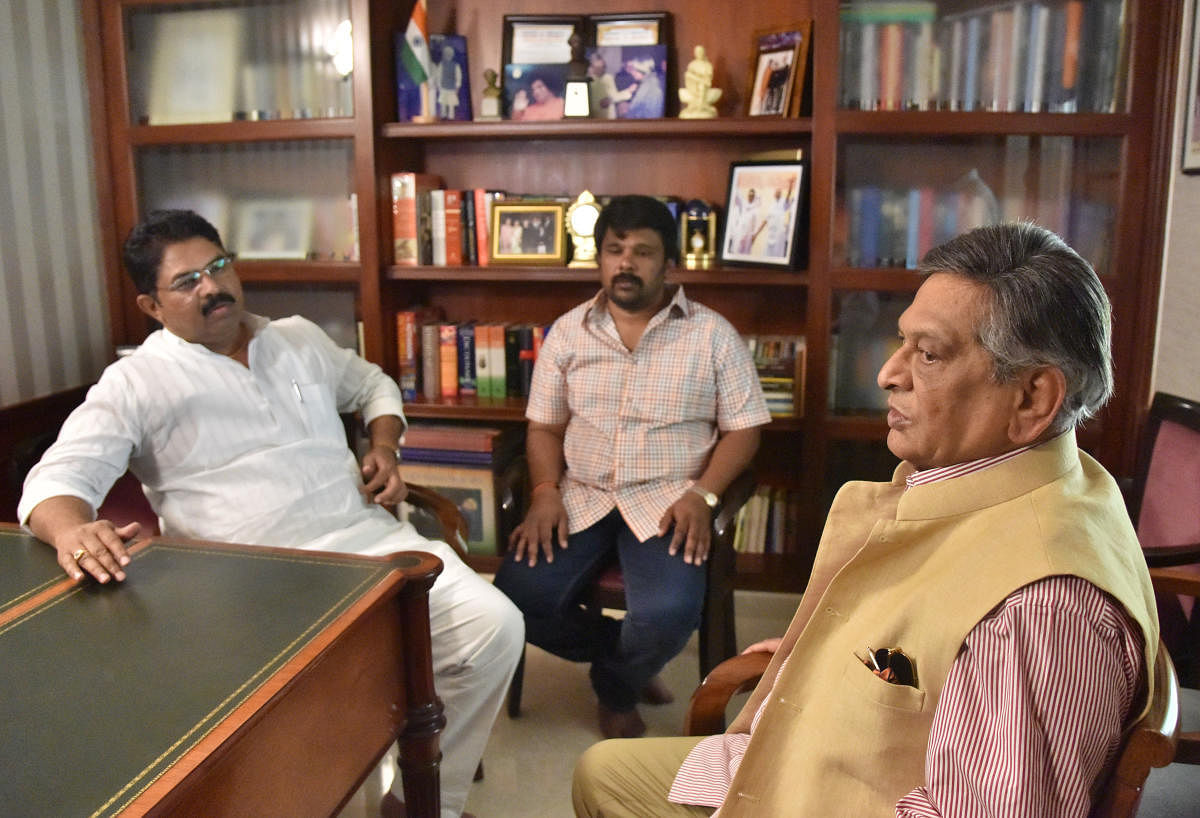 BJP leader R Ashoka called on former chief minister S M Krishna at the latter's residence in Bengaluru on Monday. MLA Raju Gowda is also seen. dh photo