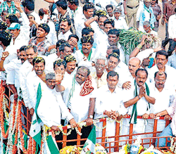 JD(S) activists take out a rally in Chikkaballapur during the convention on Monday. DH Photo