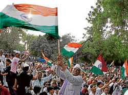 Supporters join Anna Hazares anti-graft movement. PTI