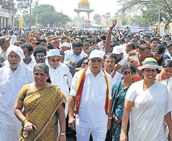 Ex-chief minister B S Yeddyurappa, ex-minister Shobha Karandlaje and others take out paadayatra from Kote Anjaneyaswamy Temple in Mysore on Thursday. DH Photo
