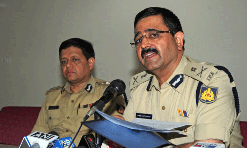 Police Commissioner Raghavendra Aouradkar and Law& Order Addtional Police Commissioner Kamal Panth during a press meet at Police Commissioner's Head Office in Bangalore. DH File photo