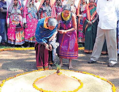 Festive spirit: Farmers take part in Suggi-Huggi, a rural art exhibition, in Bangalore on Wednesday. dh photo