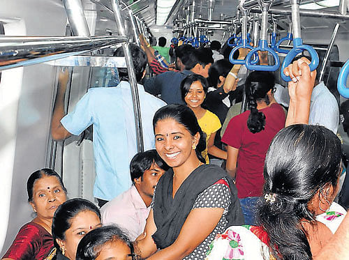 Over 48,000 passengers travelled in 45 trips between Peenya and Sampige Road on Day 1. DH Photo/B H Shivakumar