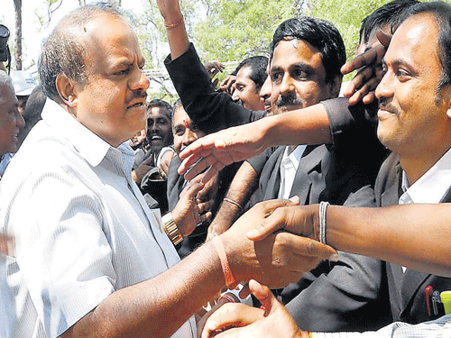 JD(S) leader H D Kumaraswamy's popularity earned as chief minister and backing of certain influential people in Chikkaballapur LS&#8200;constituency seem to be a few factors in his favour. DHNS