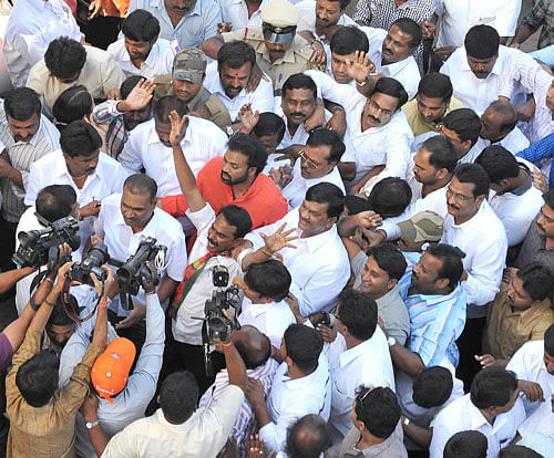 BSR party president B S Sriramulu comming to BJP state office with his supporters to join Bharathiya Janata Party in Bangalore on Friday. DH Photo Srikanta Sharma R.