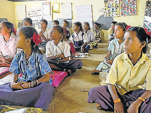 In an effort to encourage government schools to enroll and retain girl children, the Human Resource Development Ministry is planning to institute district level awards that will fetch the schools Rs 1 lakh. DH file photo