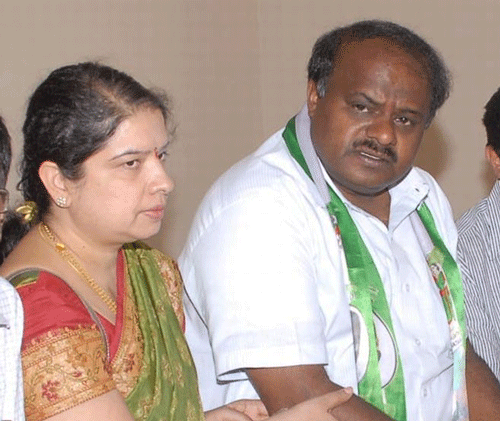 JD(S) leader and former chief minister H&#8200;D&#8200;Kumaraswamy has left for Singapore for a master health checkup.DH File Photo