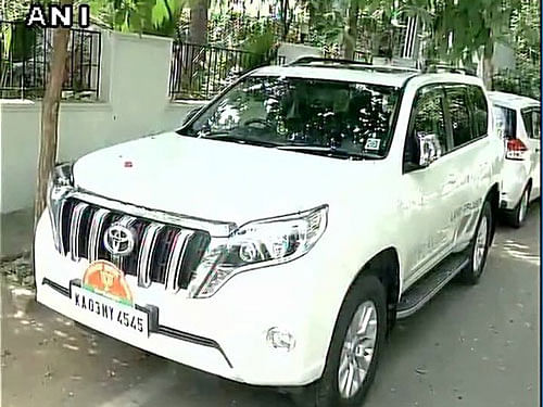 Yeddyurappa had planned to use the luxury SUV&#8200;provided to him by Nirani during his tour of drought-hit districts. Image courtesy: twitter