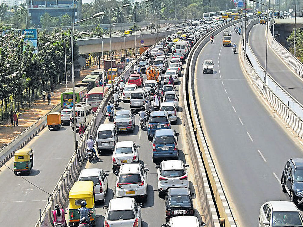 The government has allocated Rs 88 crore to the BDA to widen the existing Hebbal flyover and construct an  underpass to ease traffic. dh photo