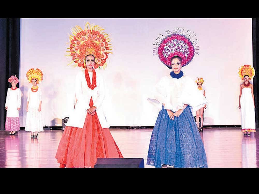 Students of Mount Carmel College perform at the grand finale of the 7th edition of Deccan Herald Metrolife fashion show at Dayanand Sagar College in Bengaluru on Saturday. DH PHOTO