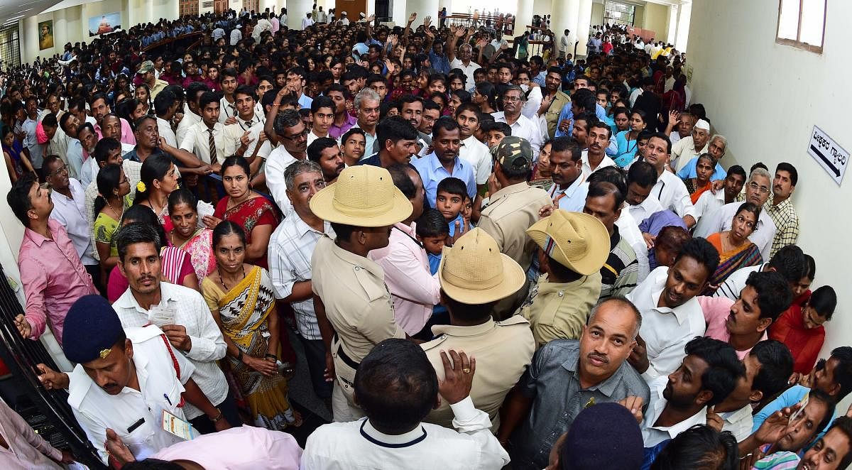 Visitor numbers swell at the entrance to the gallery of the Assembly hall as the House was adjourned repeatedly during the session at the Suvarna Vidhana Soudha in Belagavi on Tuesday. dh photo