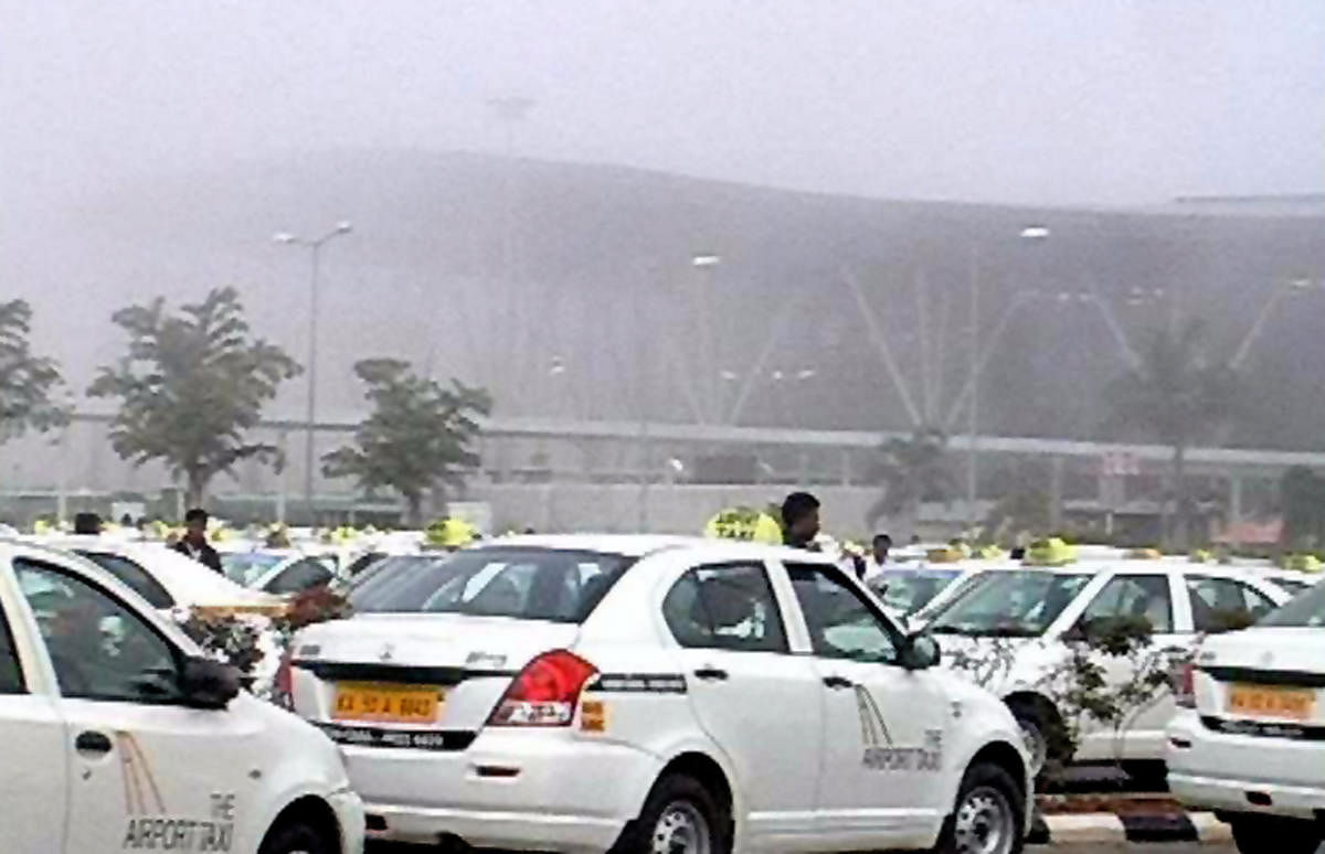 Early morning fog at the Kempegowda International Aiport in Bengaluru on Tuesday. DH Photo.