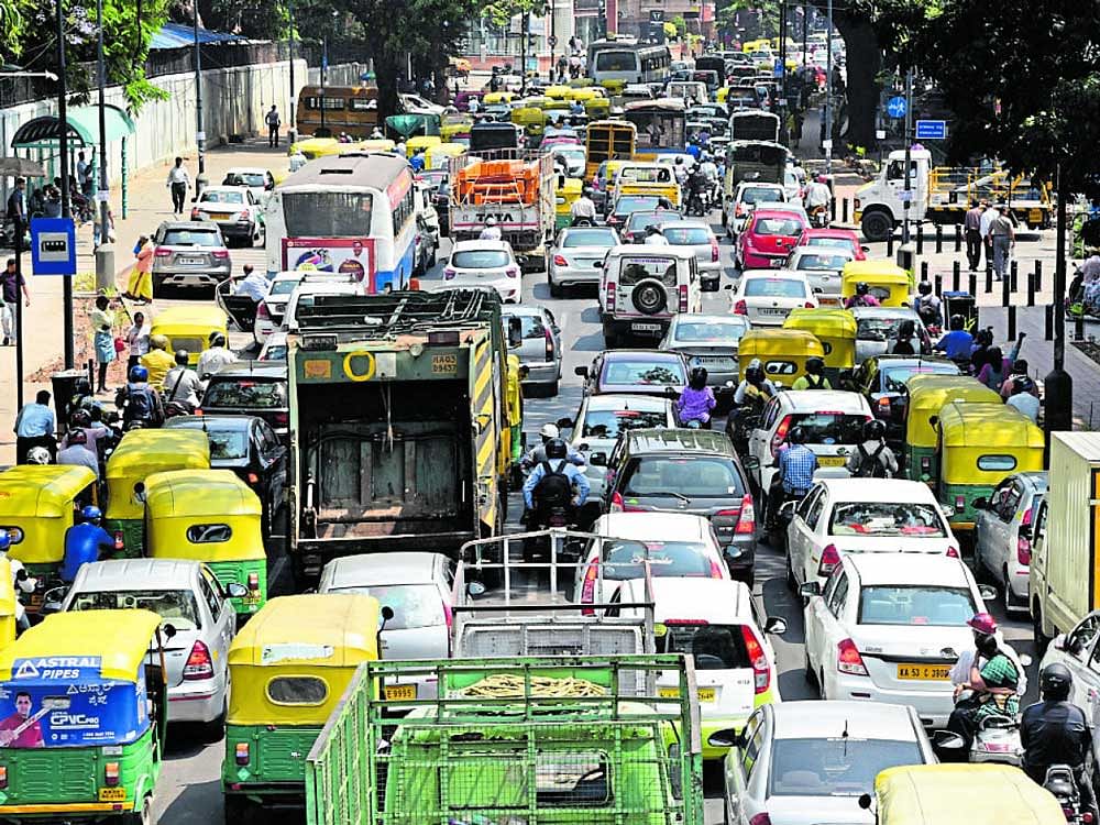 On being asked about the number of vehicles in the city, petitioners' counsel stated that over 50 lakh two-wheelers and over 14 lakh four-wheelers ply on the city roads every single day resulting in a heavy traffic. DH file photo.