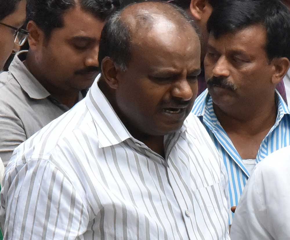 Kumaraswamy who heard the children, stopped his car, got out and accepted their appeal. (DH file photo)