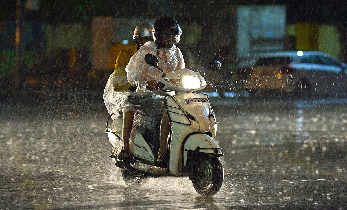 Residents of Indiranagar, Koramangala and HAL witnessed power cuts due to rain. DH Photo