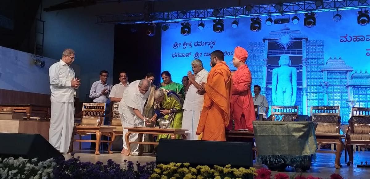 Former Prime Minister H D Deve Gowda's wife Chennamma Deve Gowda lights the lamp to mark the inauguration of Santha Sammelana held as a part of Mahamastakabhisheka, at Dharmasthala on Friday. 