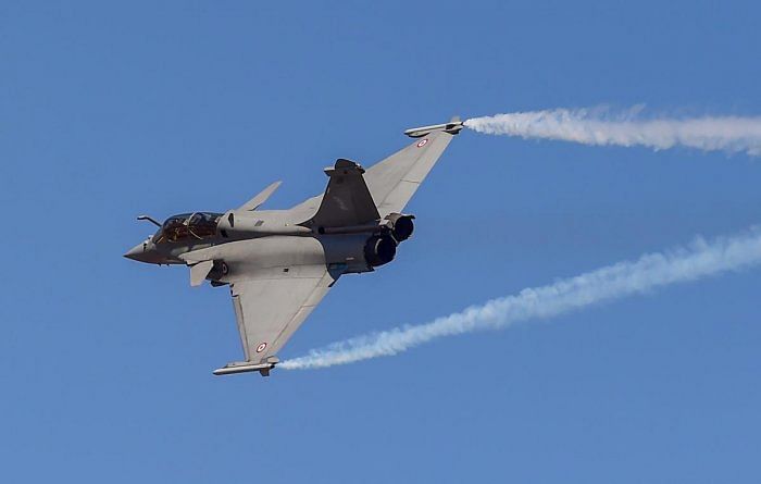 A day before the crucial hearing, the Union government on Wednesday sought permission from the Supreme Court for filing an affidavit in the matter related the 2016 deal for buying Rafale fighter jets from France. DH file photo 