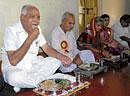 With relish: Chief Minister B S Yeddyurappa dines at the residence of organic farmer Ningappa Belavatagi at Halyal near Hubli on Saturday. DH Photo