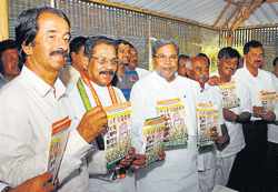 Opposition leader and Congress candidate of Varuna constituency Siddaramaiah releases party manifesto, in Mysore, on Monday. Chamaraja constituency candidate Vasu, District Congress Committee president Dasegowda, MP A&#8200;H Vishwanath and Lakshman are seen. dh photo