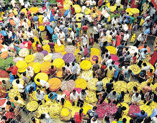 Flourishing trade: Flower vendors do brisk business on the eve of Ayudha Pooja and Vijayadashami, at the KR&#8200;Market in the City on Saturday. dh photo