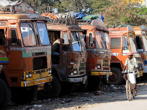Lorries on strike in Bangalore on Sunday / DH Photo
