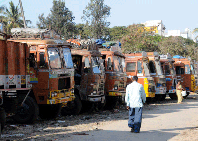 Lorry owners call off strike in Karnataka. DH photo