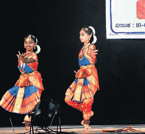 Students perform various cultural programmes at Makkala Habba organised by the Bala Vikasa Academy, Dharwad,  in collaboration with Dakshina Kannada Zilla Panchayat, Women and Child Welfare Department at Town Hall in Mangalore on Monday. DH Photo