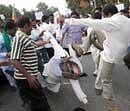 There wewre protests in Kengeri about Deve Gowda's use of abusive language
