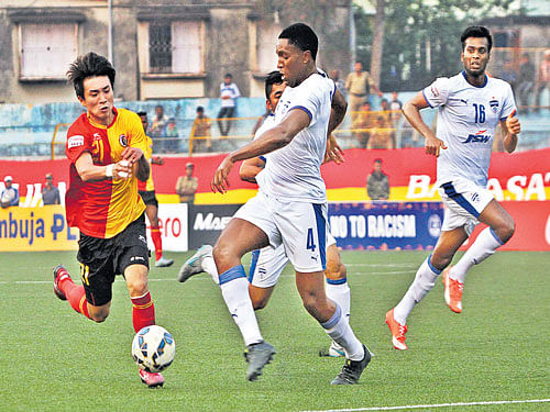 strong challenge Bengaluru FC's Curtis Osano (right) attempts to thwart Do Dong-Hyun of East Bengal during their I-League clash on Saturday. bfc media