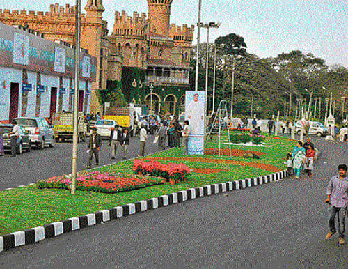 Preparations are on in full swing for the 'Invest Karnataka-2016' meet that will be held at the  Bangalore Palace Grounds from February 3 to 5. dh photo