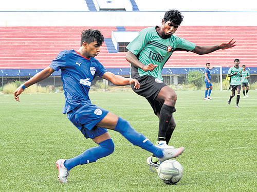 Strong Tackle: BFC's Kalinga (left) and Magesh of South United vie for the ball during their Super Division encounter on Wednesday. DH PHOTO
