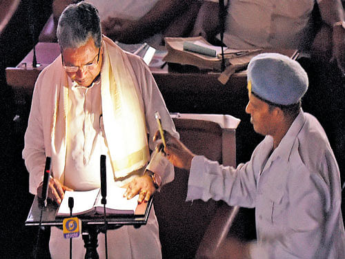 Chief Minister Siddaramaiah had to literally grope in the dark when power supply went off while he was reading the Budget proposals in Vidhan Soudha on Friday. He was forced to read the Budget with the help of a mobile phone torch. The power supply was interrupted twice. The first interruption was brief, while the second one lasted for nearly three minutes leading to comments from Opposition members. An enquiry has been ordered into the incident. Three engineers are said to be under suspension. DH Photo/ M S Manjunath