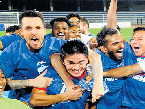 Bengaluru FC skipper Sunil Chhetri (centre) celebrates with his team-mates as his side  regained the I-League trophy after beating Salgaocar FC 2-0 at the Sree Kanteerava Stadium on Sunday.  DH Photo/ kishor kumar bolar