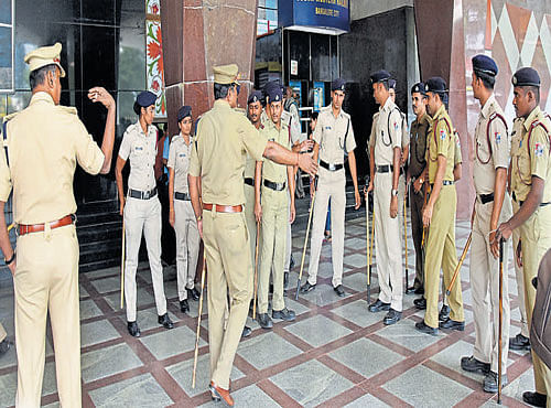 Railway Police deployed at the Sangolli Rayanna railway station in Bengaluru on Thursday. DH PHOTO