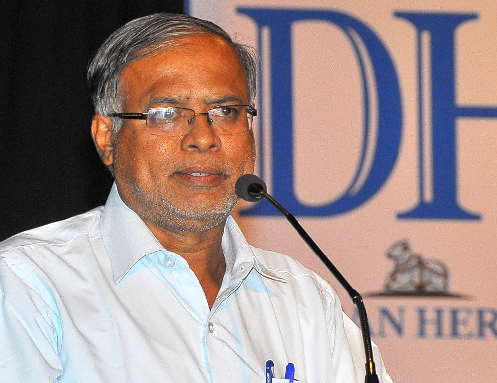 Kumar said that the CBI and the Enforcement Directorate (ED) investigations would reveal the involvement of more engineers as well as IAS and IPS officers in the cash scam.  DH File Photo