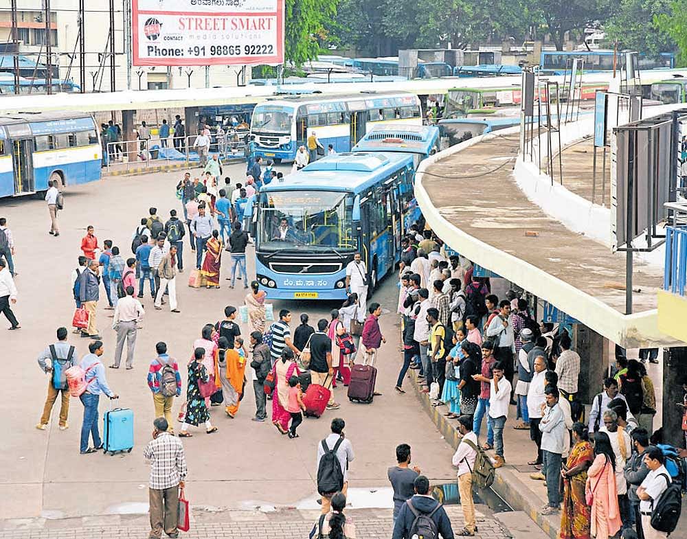 BMTC buses operate at Kempegowda Bus Station despite the Karnataka bandh on  Monday. dh Photo