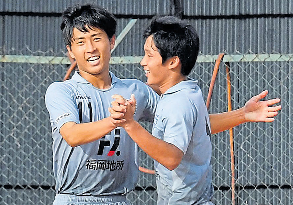 impressive: Avispa Fukuoka's Hirohisa Ohata (left) celebrates his goal with Kazunori Kojima. DH photo